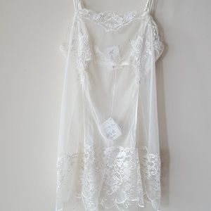 La Perla El Color Rojo in white Slip